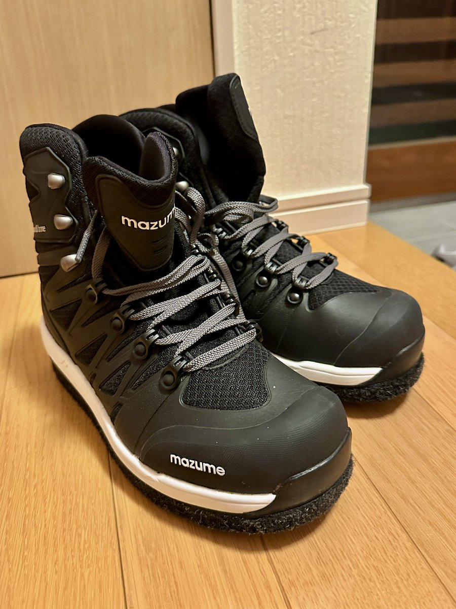 macha_guerrilla's tweet photo. スパイクを10年も履き続けて（良い子はダメ）ヘタりがヤバいので買い替え。
年齢と釣行回数考えると下手すると最後のスパイクかもしれない🤣
最近足腰弱ってるし奮発しました。タングステンピン…そのうちこの値段では買えなくなるだろな😅
#mazume #フェルトスパイクシューズ https://t.co/f5upmDTpDX