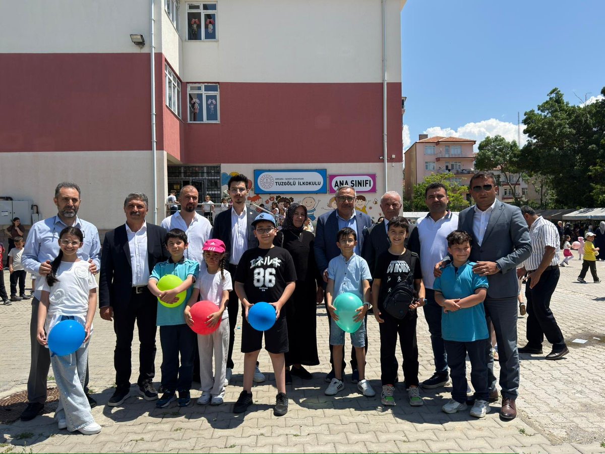 AkGencSKochisar's tweet photo. 📍 Tuzgölü İlkokulu

İlçe Başkanımız Sn. Levent SARIKAYA, Yönetim Kurulu Üyelerimiz, Kadın Kolları Başkanımız Sn. Aysun PEKMEZCİ ve Gençlik Kolları Başkanımız Sn. Deniz Ali MUTLU, Tuzgölü İlkokulu'da düzenlenen kermese katılım sağlayarak destekte bulundular. https://t.co/SavBVdkLDl