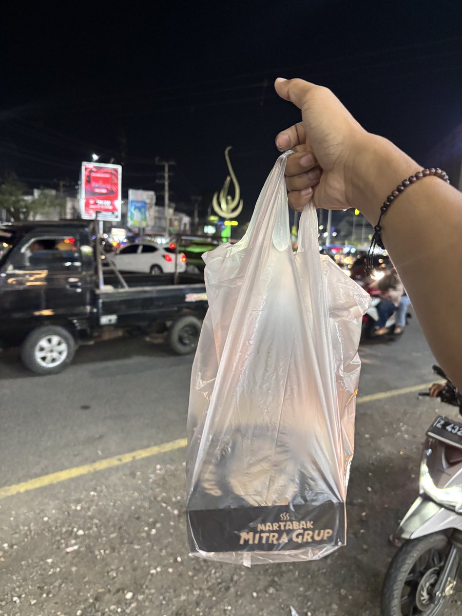 EdiJunaediWijya's tweet photo. Kalo cuaca dingin bawaannya laper mulu https://t.co/yo8wRaf6o9