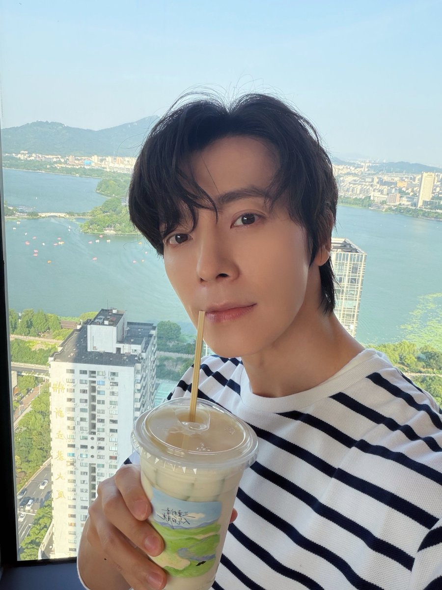 TheLees_HyukHae's tweet photo. 260605

#DONGHAE #동해 XHS UPDATE

​Back in Nanjing again after 11 years 💙
​​#LeeDonghae #Nanjing https://t.co/D5i6XilH50