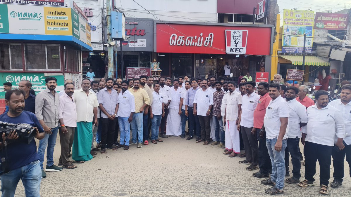 AjithKumarElan1's tweet photo. இன்று தேனி மாவட்டத்தில் மக்கள் தலைவர் இளம்சிங்கம் திரு  @annamalai_k அவர்களால் தொடங்கப்பட்ட @WTLFoundation அமைப்பின் தொடக்க நிகழ்வை முன்னிட்டு, பொதுமக்களுக்கு இனிப்புகள் வழங்கி புதிய உறுப்பினர்களை பதிவு செய்தோம்.
மேலும், நாளை முதல் தேனி மாவட்டம் முழுவதும் 10 லட்சம் புதிய உறுப்பினர்களை சேர்க்கும் பணியை தொடங்க உள்ளோம் என்பதை மிகுந்த மகிழ்ச்சியுடன் தெரிவித்துக் கொள்கிறோம்.

ஜெயஹிந்த்!

Today, as part of the launch event of the We The Leaders Foundation, founded by People's Leader Mr. K. Annamalai, we distributed sweets to the public and enrolled new members into the organization.
Furthermore, we are delighted to announce that from tomorrow onwards, we will begin a mission across Theni district to enroll 1 million new members.

Jai Hind! 🇮🇳

Wetheleaderstheni