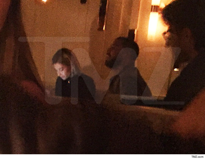 mindoftyz's tweet photo. @Ezeamalukwuo @Clai_Thompson @drewjerseey @carvin_brown 15 YEARS OLD. DRAKE IS A WEIRDO PDF CREEP. he knew Hailey Baldwin since she was 15 then dates her when shes 18 https://t.co/vkYNe2cklh