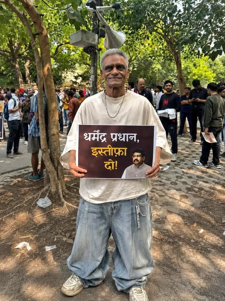 Prakash12Joshi's tweet photo. Gen C 😂😂😂😂😂

#कोकरोच_जनता_पार्टी
#IndiaRejectsCJP
#extraaaserve
#mp_risingglobally
#DacoitOnPrime
#cjp_पार्टी
#Anant500MFuture https://t.co/SlXUXrd7h7