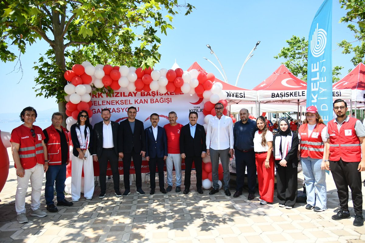 tcbasiskele's tweet photo. Valimiz Sayın İlhami AKTAŞ,  Kızılay Başiskele Şubesi tarafından düzenlenen 3. Geleneksel Kan Bağışı Organizasyonunu ziyaret ederek vatandaşlarımız ve gönüllülerle bir araya geldi. 
@kocaelivaliligi https://t.co/ZTw13tGhv8