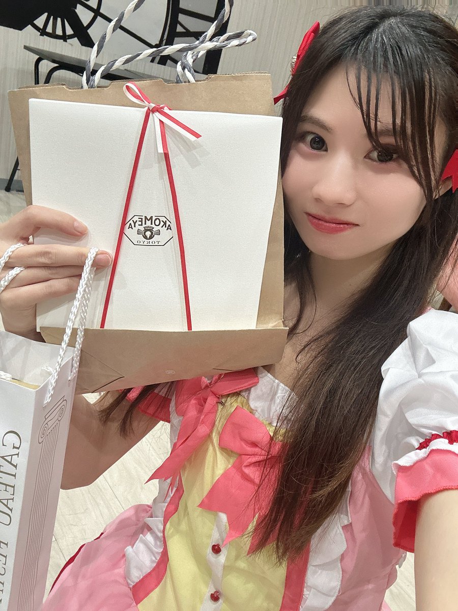 saaya_kudo's tweet photo. 今日はLIVEでしたァーー！！

見に来てくれてありがとうございます！

今日は@hokago_kotone さんと撮りました♡
さーやのLIVEも見てくれてありがとー！！
嬉しかったよっ！

ファンの方からのプレゼント♡
めちゃオシャレギフトとコナングッズもらいました！
ありがとうございます😢！
可愛すぎる！ https://t.co/G5PGsk5kzf