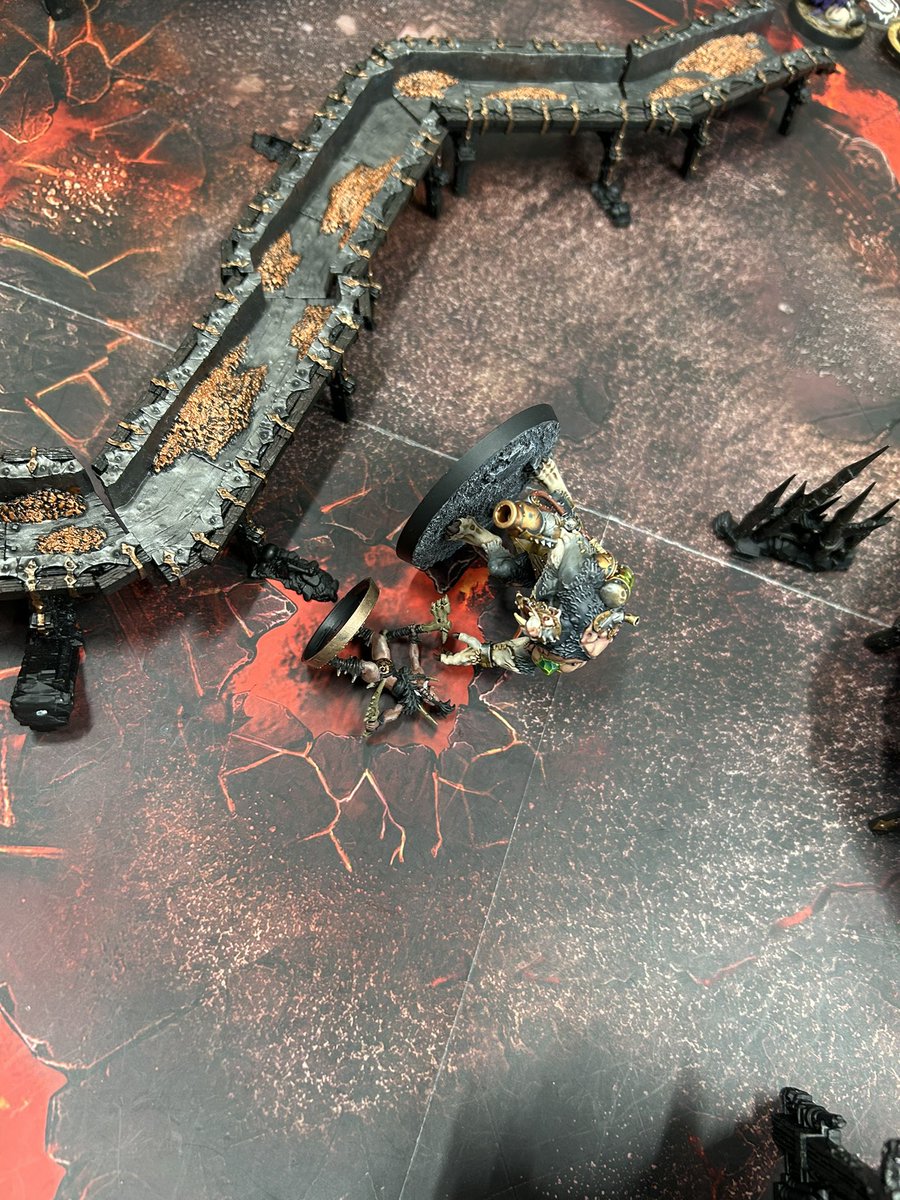 warhammer_nasu's tweet photo. 今日はフナーツさん主催のWarcryHub東浦和に2戦だけ参加させてもらいました！
もとやさんのブラ���クタロンは強いし、フナーツさんのハープンも厄介でした！
最後は相打ちで溶岩にアイルビーバック状態に、、楽しかった〜！やっぱ通常ルールは面白い！
#ウォークライ #warcry https://t.co/NlSdwkHn4D