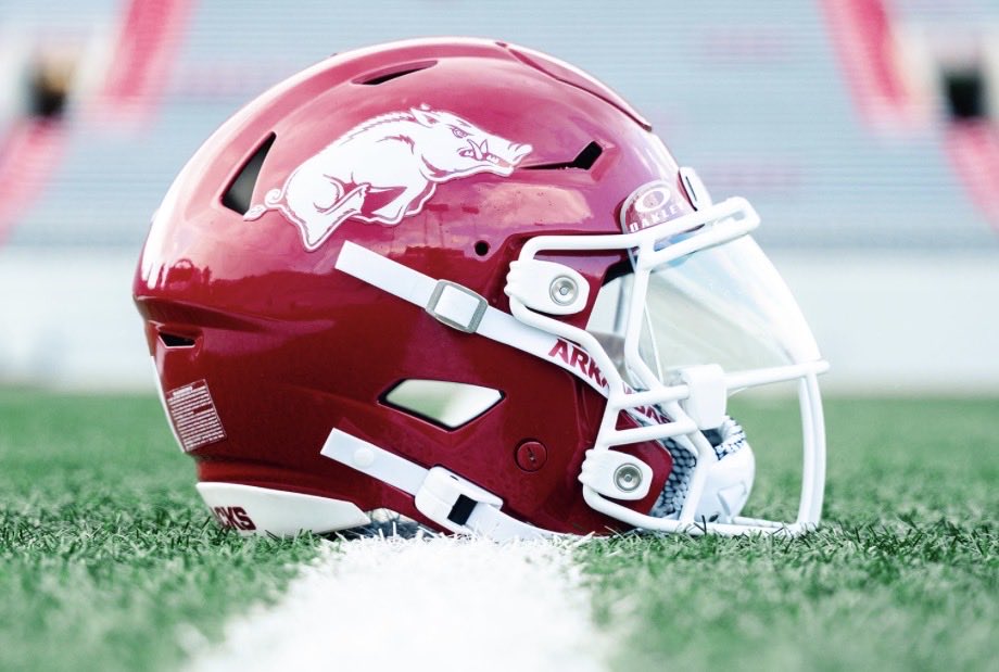 BraxtonCanada13's tweet photo. Heading to the hill! Thank you @Donavan_Ellison @CoachOdom_Aaron for the camp invite see yall the 7th!
Woo Pig🐗!

@toddrake00 @GreenwoodFball @Coach_Hogan8 @Luke_Hales_ @DannyWest247 @Hayesfawcett3 @YusufHolloway https://t.co/xulJRC4d5a