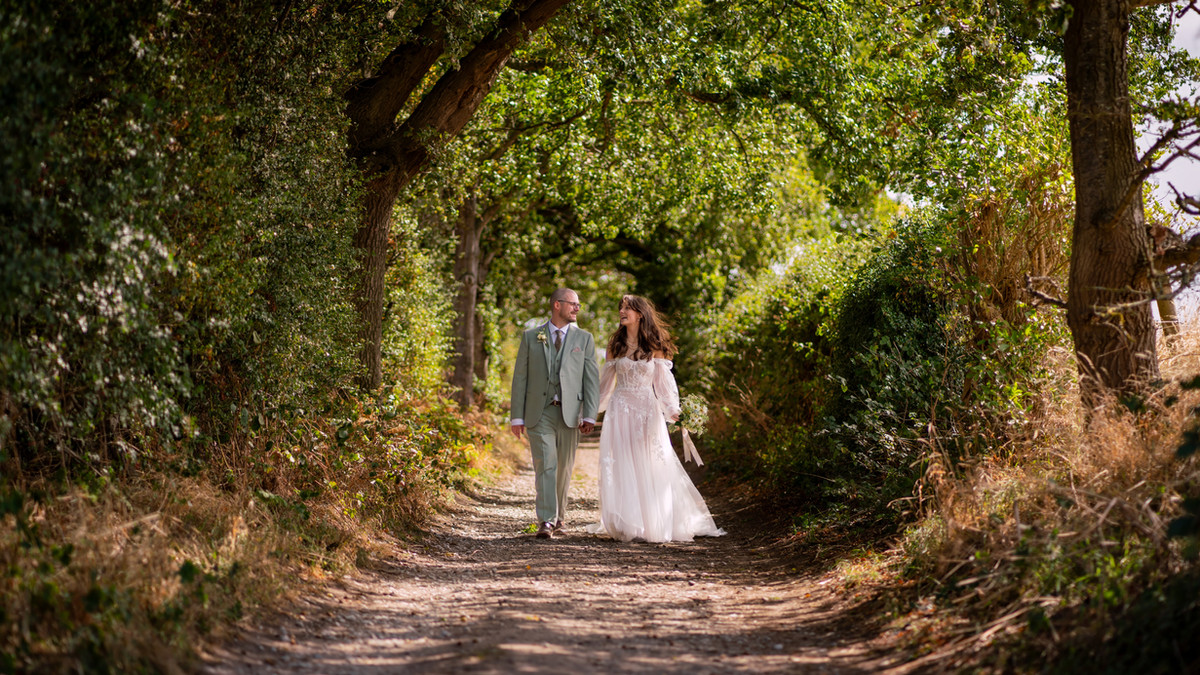 EverThineFP's tweet photo. Planning a wedding during the week or in the quieter seasons? We have some amazing offers waiting for you. Let us capture your special moments beautifully while you save. https://t.co/1wqoaWzCTU #WeddingPhotography #MidweekWedding #WeddingDeals #PhotoOffers https://t.co/aeiwGV6q39