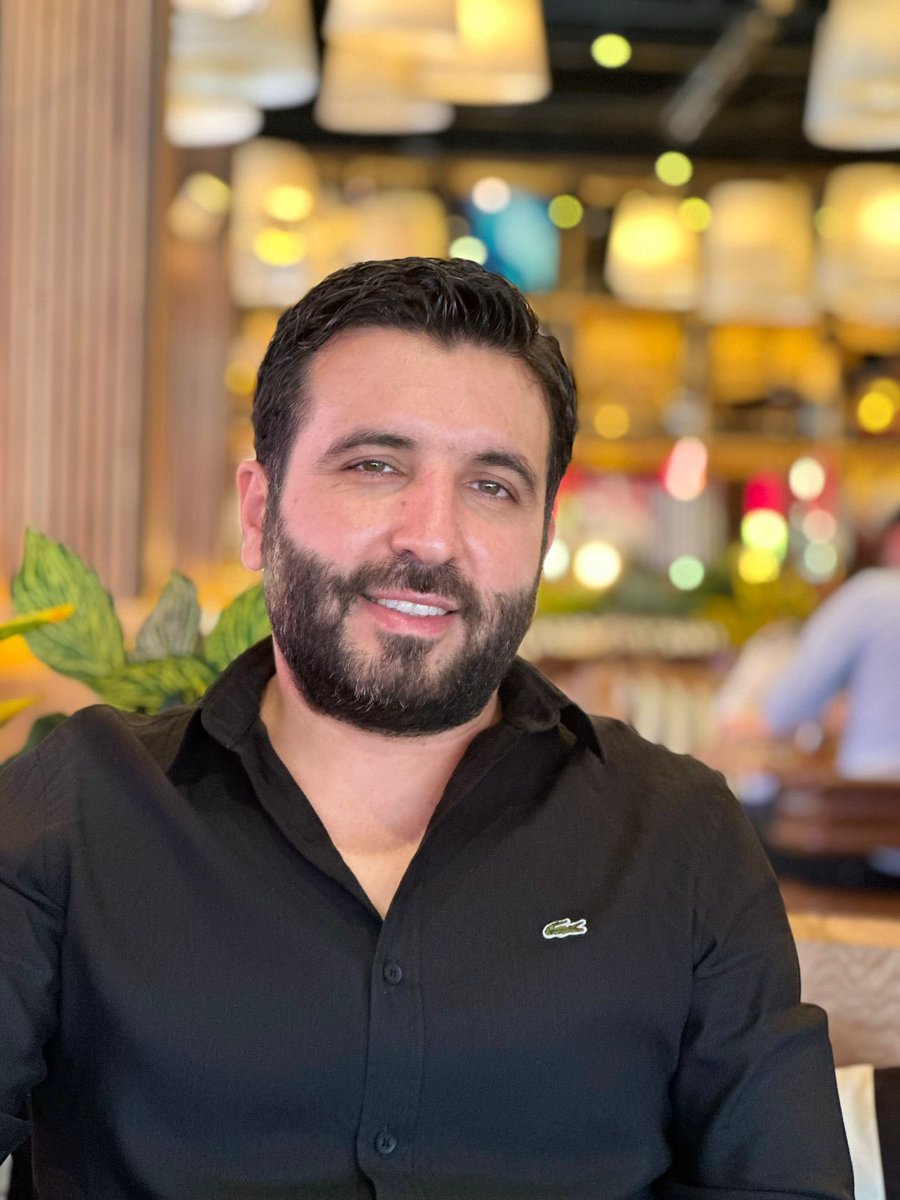 LogHaber's tweet photo. Kürt İş İnsanı Serdar Kayaalp:

Rahmi Koç tarafından sarf edilen ve kamuoyuna yansıyan ifadeler kabul edilemez; açıkça aşağılayıcı ve ayrımcı bir nitelik taşımaktadır.

▪️ Bu yaklaşım, bireysel bir söz olmanın ötesinde, Kürtleri ve özellikle Kürt kadınlarını hedef alan dışlayıcı bir zihniyetin yansımasıdır.

▪️ Kürtçe konuşan yurttaşların sağlık hizmetlerinde dil engeline mahkûm edilmesi ise açık bir hak ihlalidir. Hekime anadilinde ulaşamamak, sağlık hakkının fiilen gasp edilmesi anlamına gelir.

▪️ Bu tür söylemler “espri” olarak geçiştirilemez; eşitlik ve insan onuru gereği açıkça reddedilmelidir.