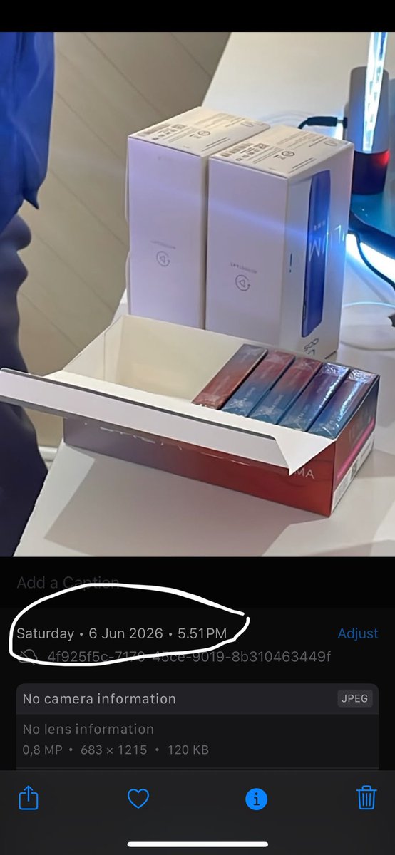 usuratoncoochie's tweet photo. WTSSSSS want to sale iqos iluma one masih baru bangeeettttt dibuka hanya untuk test charging dan coba pembakaran 1 batang terea #zonauang #zonajajan #iqos #vape #jakarta #wtb #wts wtb wts iqos terea https://t.co/Hu4rcEoZ85
