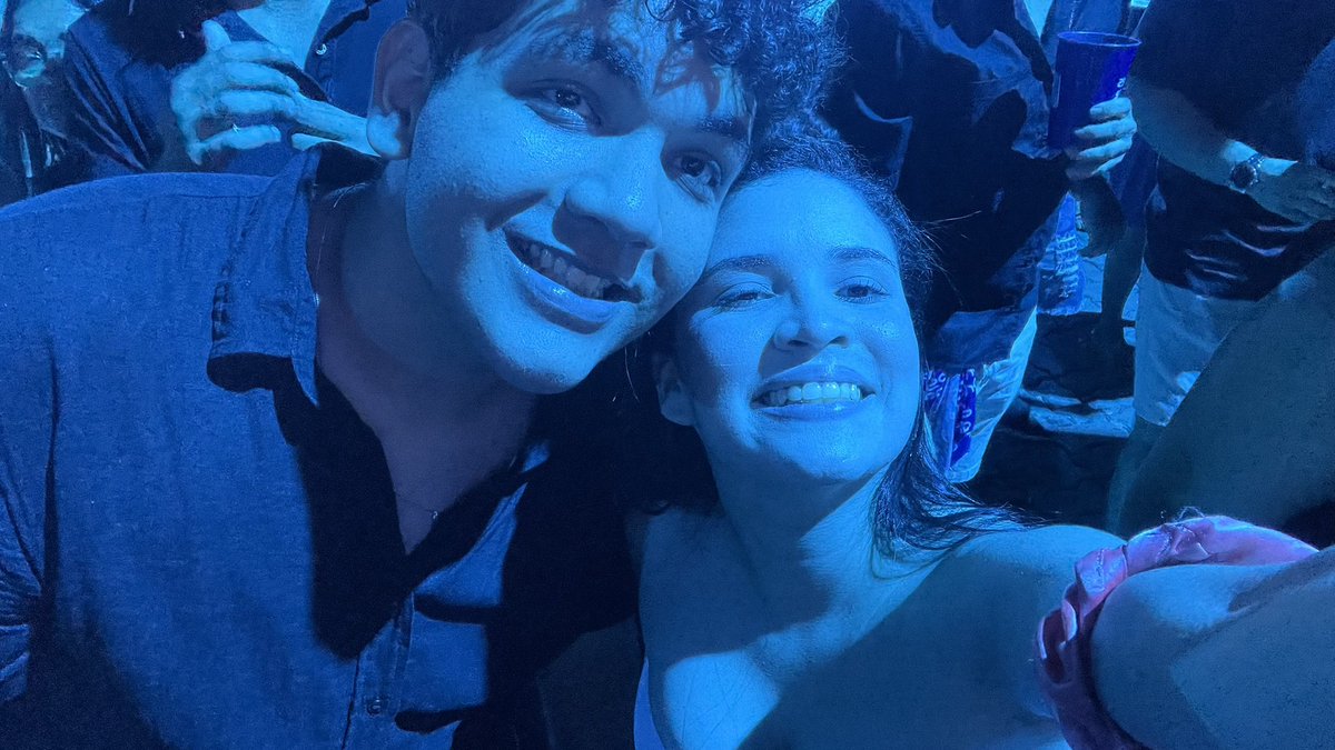 aliciauanda's tweet photo. eu e meu amg caio mas me levanto no são joão do maracanaú https://t.co/RR8eusapuu