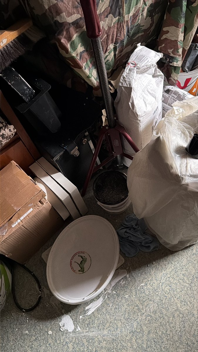 honbazuke's tweet photo. Für frauchens Garten, einige Trittplatten betonieren. https://t.co/qdihxgIyv5