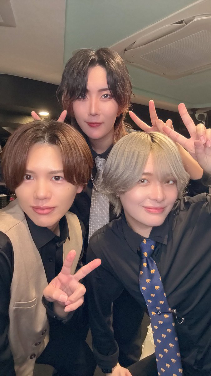 lunabar21's tweet photo. 🌛男装夜喫茶LUNA close🌜
今夜もありがとうございました✨
ご新規さんが沢山いてくれて
盛り上がりました👏

【6/7(日)出勤キャスト】 
🐠透 @toruxcl 
✝️タナト @tanato_thanatos 
🍅イナ @inari_neuro 

【当日のご予約】
TEL 06-6210-3295

#男装喫茶 #男装 #男装カフェ #大阪
 #ミナミ https://t.co/EtU9tqNISo