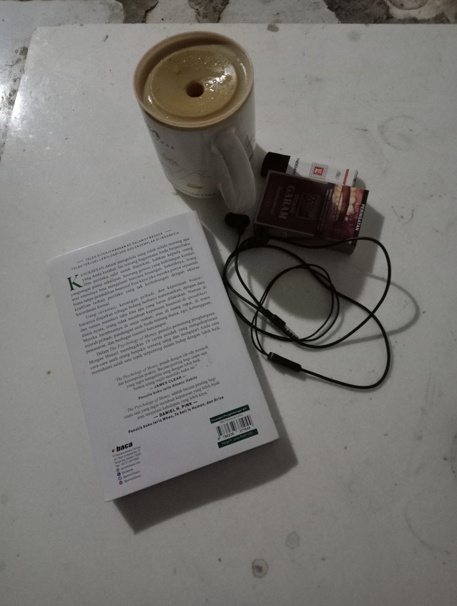 abdlahSR's tweet photo. Kirain ga bakal kuat, eh blm setengah tahun udh masuk buku ke4 😎 https://t.co/z83NapHoEe