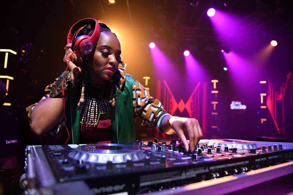 ViolaKaruri's tweet photo. It's the weekend, time to vibe around the music. https://t.co/3hoNHfFM5D