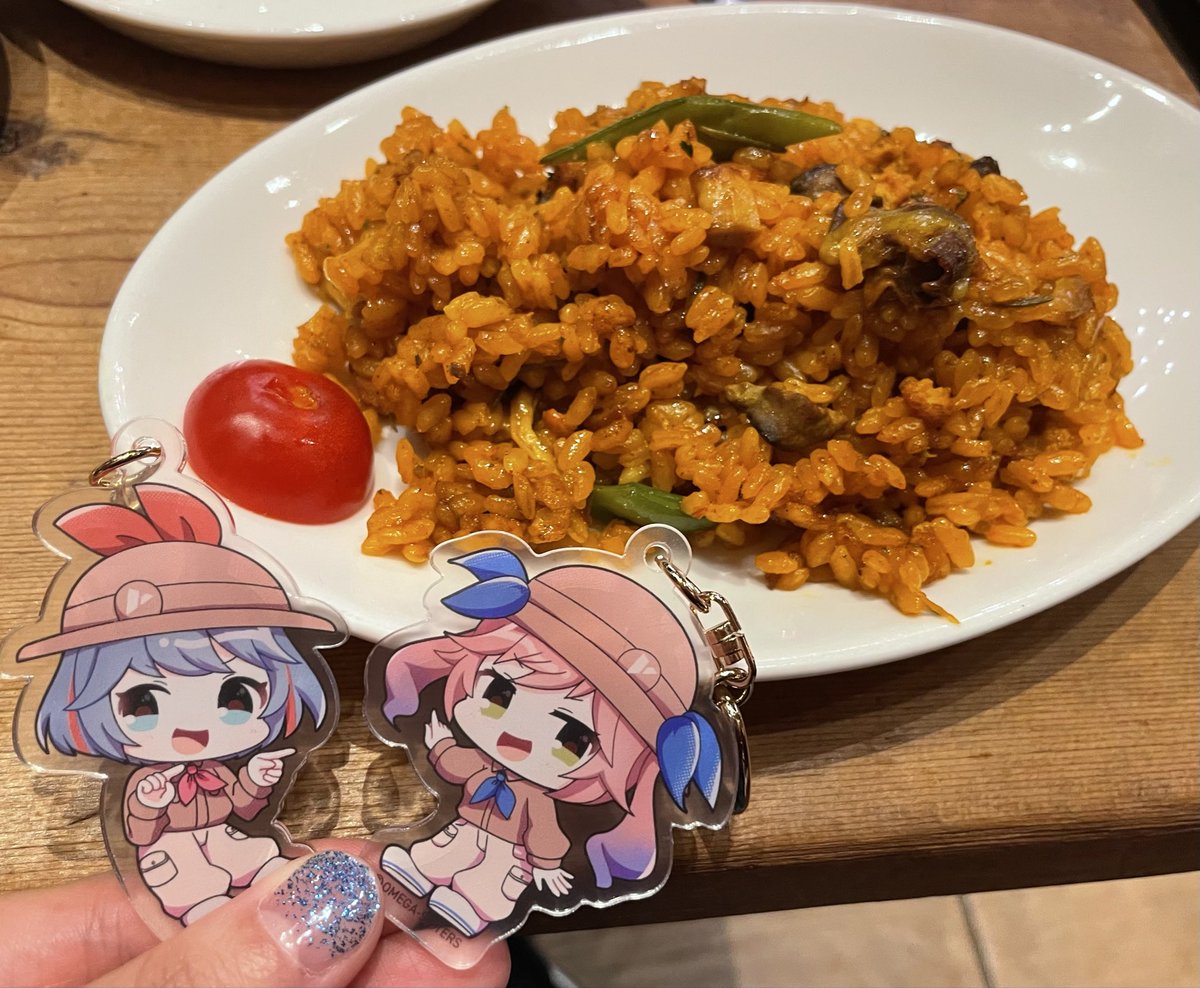 gunta_aa's tweet photo. レイちゃんに注文して、リオちゃんによそってもらったパエリアうますぎMAXでした泣いた🥹🫶🥘🍋🍅✨

#おめシスHISバスツアー https://t.co/OH1Ok7LTNO