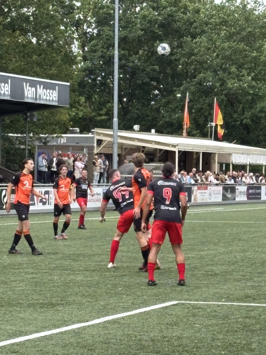 vveboh's tweet photo. EBOH en WSC gaan nog gelijk op naast het Mandenmakers stadion. De Waalwijkers meer balbezit en EBOH zin de omschakeling. Ricardo Heuverling is er nog het dichtst bij, maar zijn inzet gaat net voorlangs. Wordt het een lange middag in Waalwijk, we gaan het zien, rust 0-0 https://t.co/9LxAn6bs7H