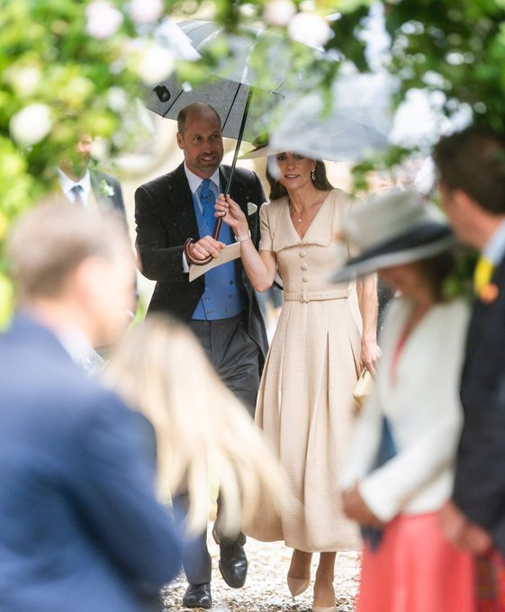 indieg2022's tweet photo. The Prince and Princess of Wales 🩷🤎 https://t.co/vHrsKgJcDW