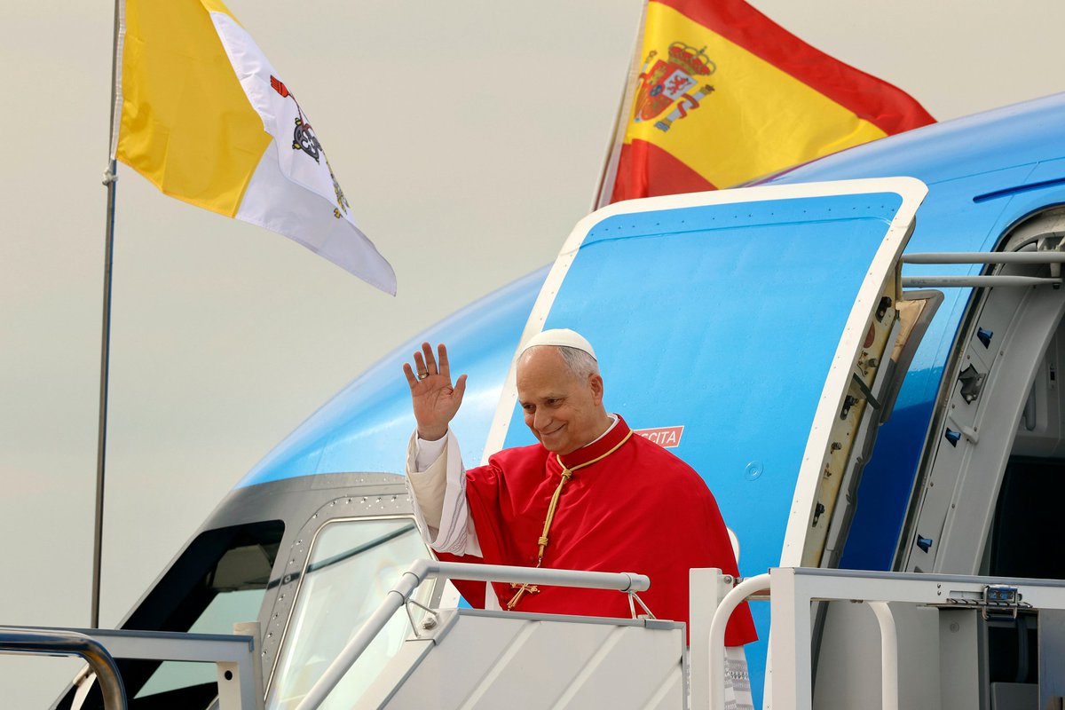 MonteCalvario's tweet photo. 🇻🇦🇪🇸 Con motivo del viaje apostólico de Su Santidad León XIV a España, nuestra Hermandad se une a toda la Iglesia en oración.

Rezamos por los frutos espirituales y pastorales de esta visita, para que estos días de encuentro y evangelización fortalezcan la fe de los fieles. https://t.co/YvEfGdSbtB