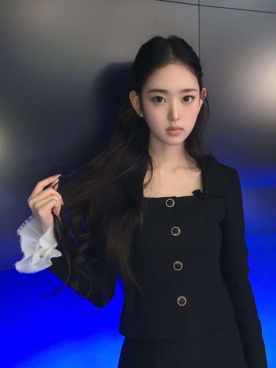 bxnkxng_'s tweet photo. 260606 #이솔 버블🫧 https://t.co/ZSbES44pc5