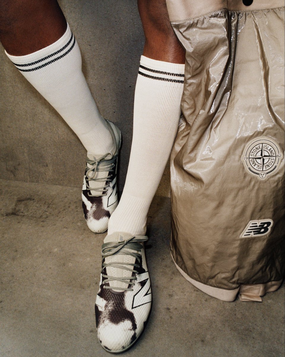 stoneisland's tweet photo. STONE ISLAND | NEW BALANCE

Football player Eve Scott wears the Stone Island | New Balance football kit and Furon Elite FG v9, a jersey and shorts developed in engineered jacquard.

#StoneIslandNewBalance https://t.co/hJKURxt5Ng