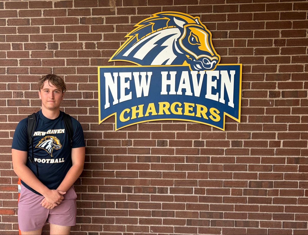 haydn_townsend's tweet photo. Thank you @UNewHavenFB for having me up last night. Had a great time.

@Coach_Pow @CoachJZamot @HKA_Tanalski @HKA_Baltar @PV__Football https://t.co/EAKYHJ8HDk