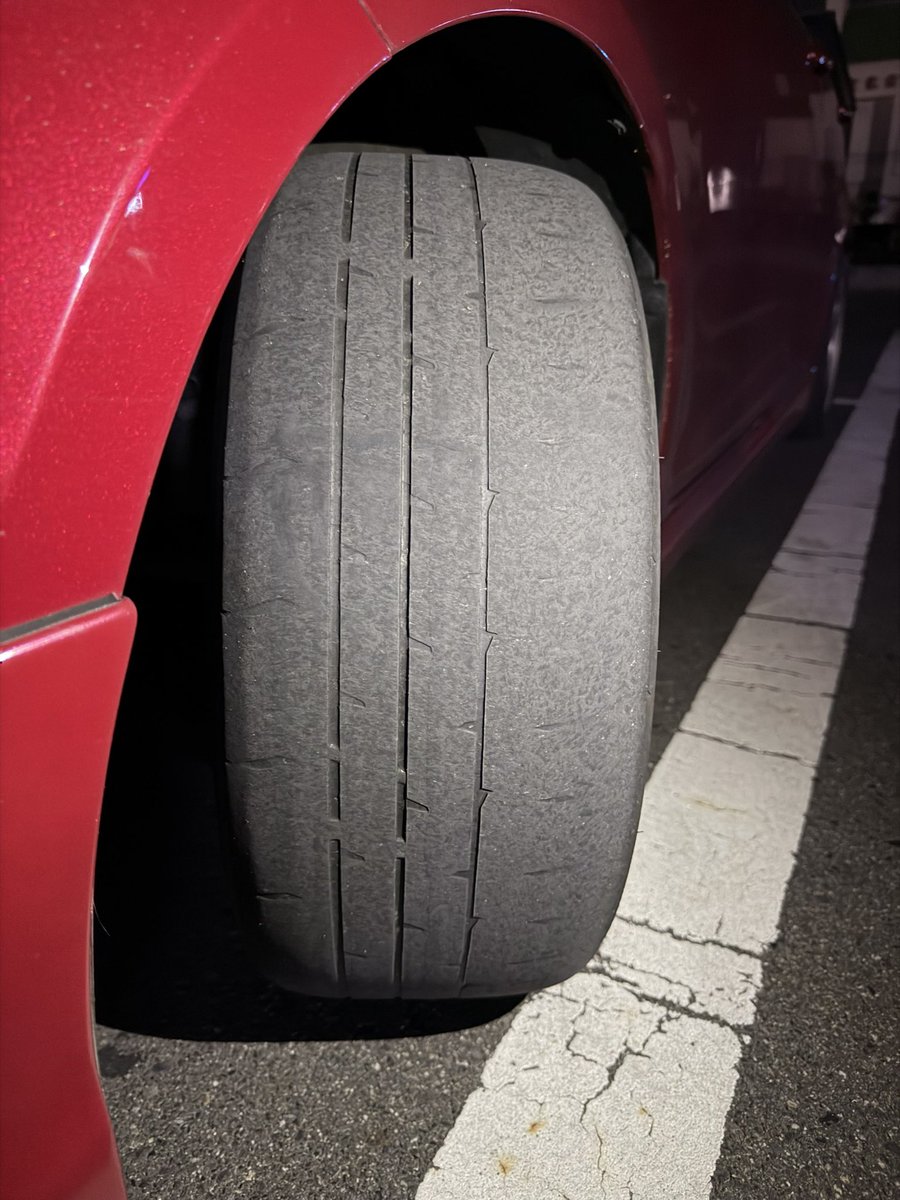 Radical_2013's tweet photo. やばいかも〜
タイヤ溝警察に叩かれる https://t.co/zqoLI1f44Y