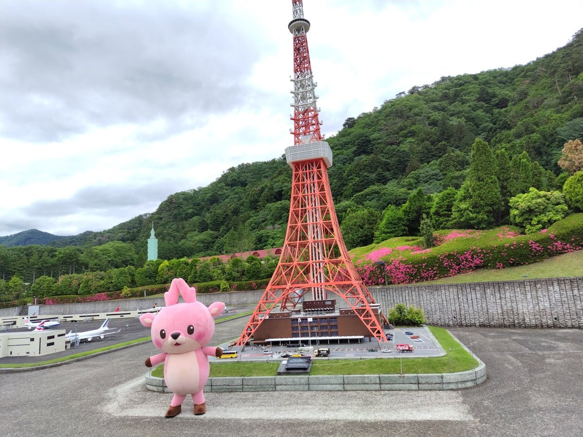 kamiru_uri's tweet photo. 3時のグリーティングで色んな所を旅するイワシカちゃん

からくり時計の前で指揮者したりと楽しそうでした!!

#行きたすぎてしょーがない
#東武ワールドスクウェア
#岩下の新生姜 https://t.co/5SocJBXthw