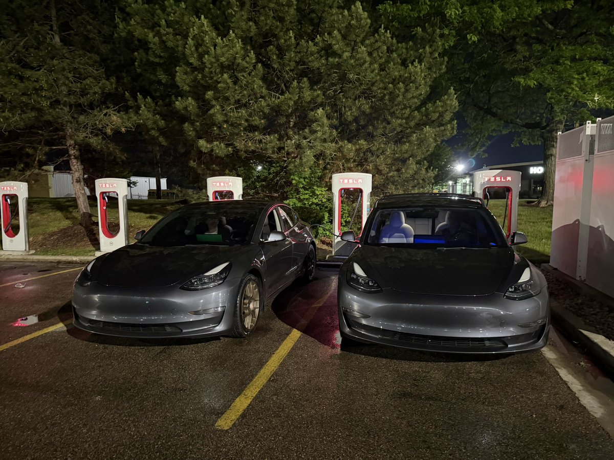 Michigan_Tesla's tweet photo. @JoshWest247 @woodhaus2 @LandonoftheWest @larsmoravy @Tesla 🫣 https://t.co/VLtJexM8Nj