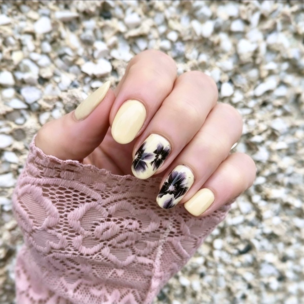 BIANCOGIRL's tweet photo. @poketrainerjuju Try @BrightSpotNails 
Use code ADELE15 to save at checkout https://t.co/v56A6fkEWa