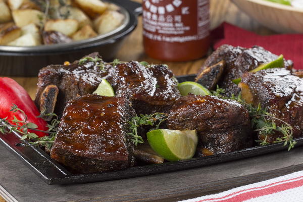 Stagers_Store's tweet photo. Here is some inspiration for Father's Day cooking! > Sriracha Short Ribs 😋

Find your recipe here: https://t.co/WJtywURZO7

*Courtesy of Mr. Food Test Kitchen https://t.co/9klr9RYft2