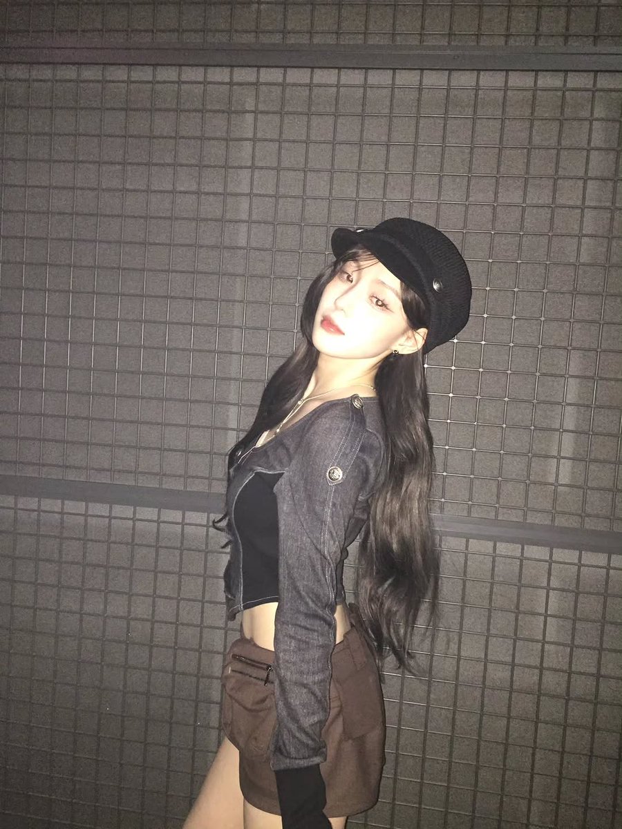 cheehyuna's tweet photo. ︎ ︎ https://t.co/msIo9SxUyN