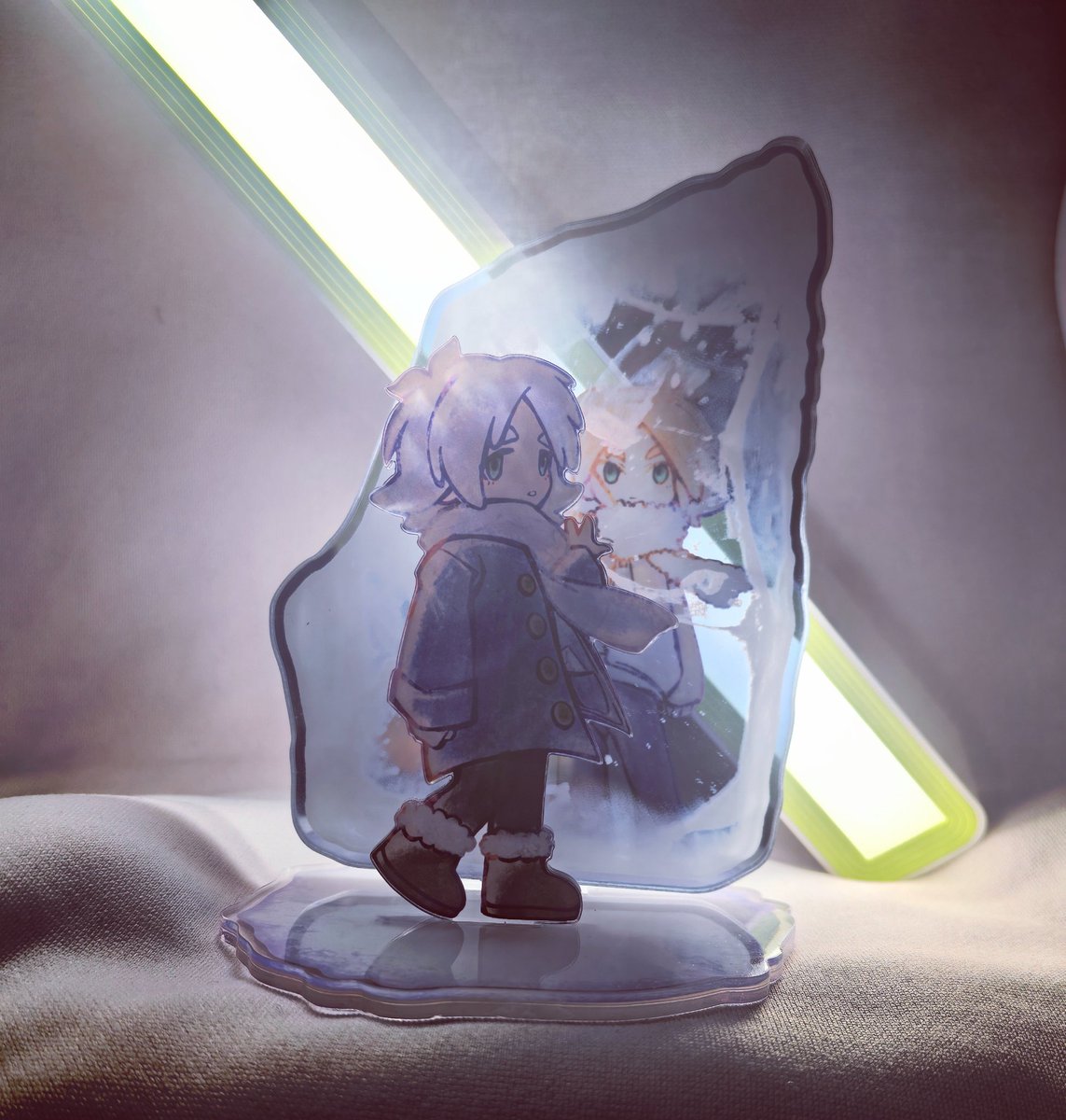 Shingen_Mori's tweet photo. 青プ42に持って行くグッズの予告です！今日は吹雪兄弟のアクリルスタンドです！
背面の氷のアクリルスタンドは、正面から光を当てると鏡になります。しかし背面から光を当てると、不思議な効果が現れます… https://t.co/fooGYvkjny