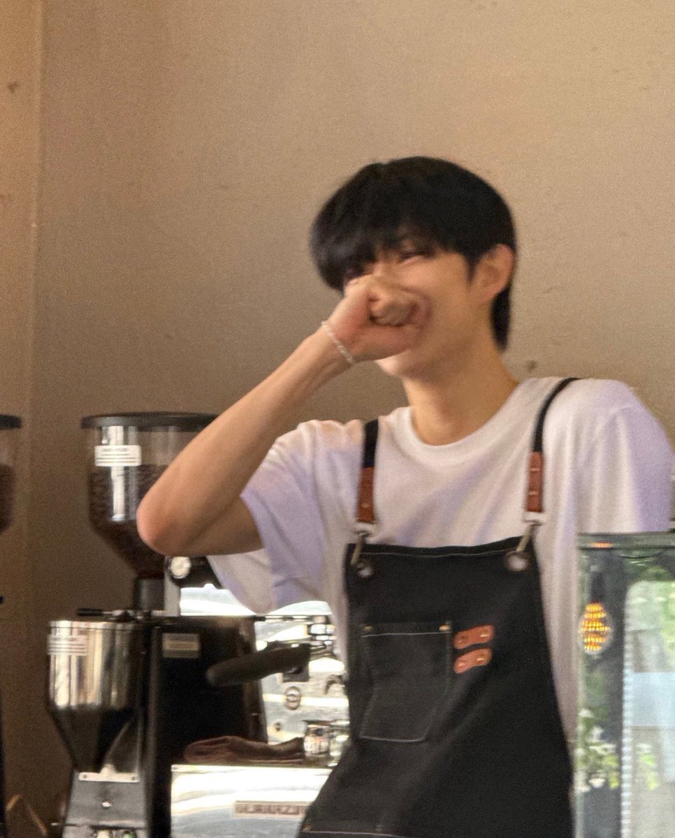 geonnww's tweet photo. 갓반인 김건우 어떻게 잃어 https://t.co/n0D5x3FSWB