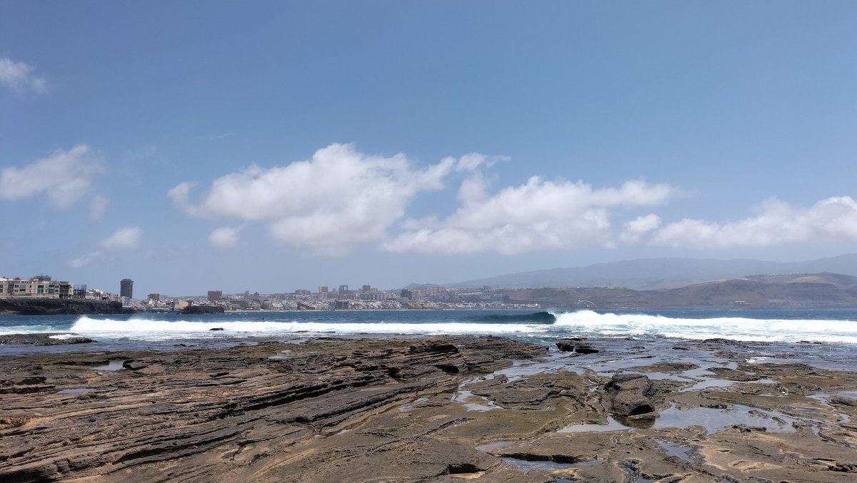 bahiaelconfi's tweet photo. Hoy tenemos Sol 😎 pero con viento en El Confital y @LasCanteras @LpaVisit @VickyPalmaMeteo https://t.co/Ka93OI1OQ0