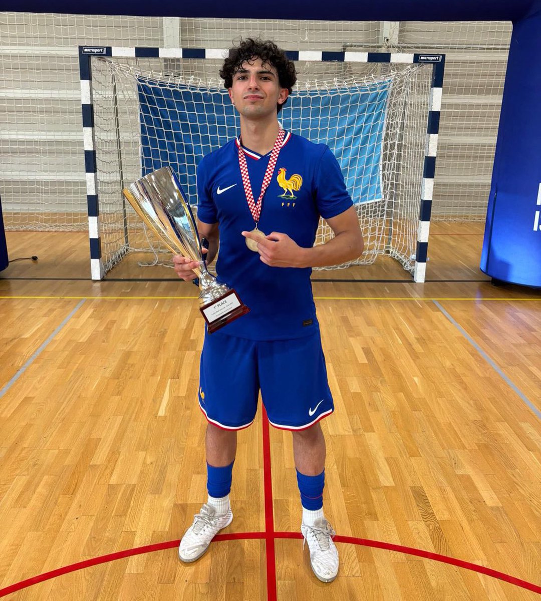 adriasarty's tweet photo. Akim Rafols volverá a vestir de azulgrana 8 años después y jugará en el Barça Atlètic. Tras su paso por la base y el filial de Industrias, el pívot internacional con Francia ha tenido un gran papel en 2ª con Sala 5 Martorell este año. Gran refuerzo para el conjunto de Fernandão. https://t.co/ZOkfoyVSwJ