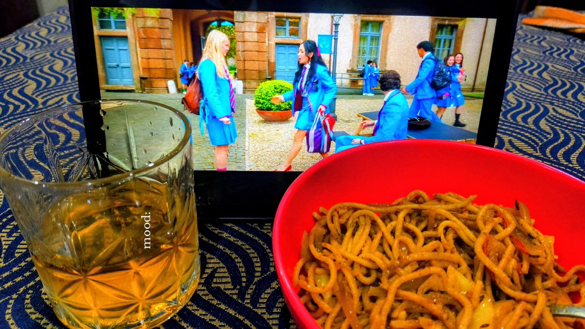 Mahak027's tweet photo. The ultimate weekend reset: a warm bowl of comfort food, a smooth pour of Jameson and unwinding with a favorite show. Sometimes the most productive thing you can do to kick off the weekend is completely plug out and lean into simple, cozy comforts. 🍜🥃✨ https://t.co/MpYXI13XrH