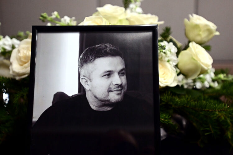 sportklub's tweet photo. "Sve je dao košarci i sejao je ljubav prema njoj"
In Memoriam: Edin Avdić
U Beogradu je danas održana komemoracija u znak sećanja na velikog sportskog novinara i komentatora: https://t.co/lATkVeHNpM
#avdic #edinavdic https://t.co/opm1j06JFK
