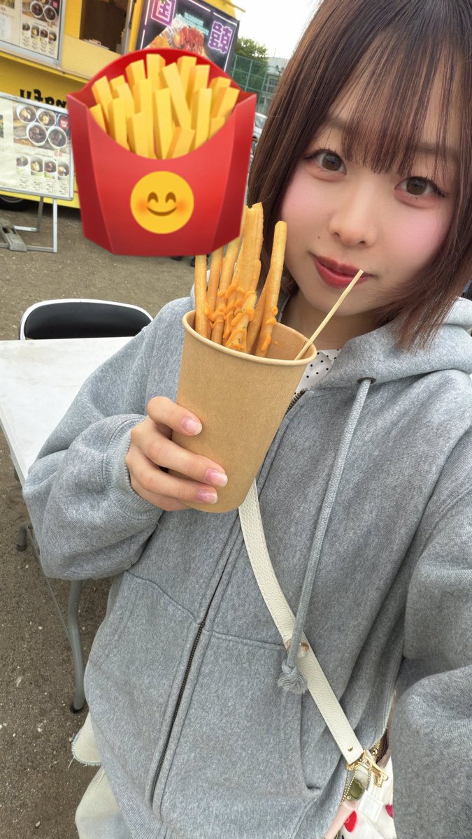 ACO__LB's tweet photo. 本日もたくさん食べました🤤

そしてそして改めて、バスツアーに参加してくれた皆さん、本当にありがとうございました🍈
そして夕張まで来てくれたみんなも本当にありがとう‼️ みんなのおかげで熱いライブになったし、ダンスを褒めてもらえてレッスンの成果を出せた気がして嬉しかったです❣️ https://t.co/u3W7onHk8c
