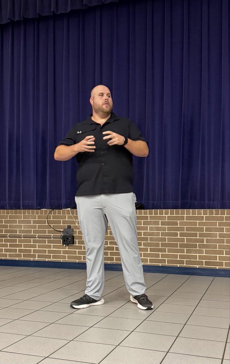 FootballMelissa's tweet photo. Coach Meador and Coach Gonzalez preaching at the East Texas OL Clinic.  Best OL coaches in the state!! https://t.co/gvVg0kSuJg