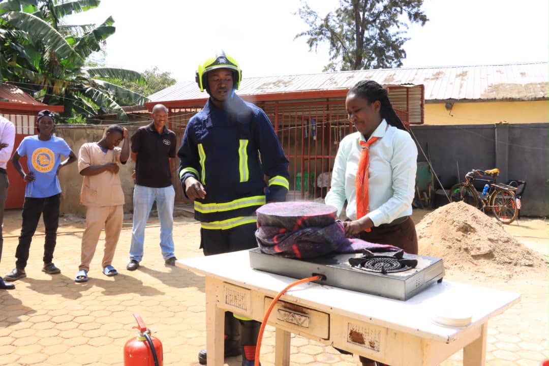 btdavidclinic's tweet photo. Turashimira @Rwandapolice kuri aya mahugurwa-ngiro yongereye ubushobozi bwacu mu gukumira no kurwanya inkongi. https://t.co/0S7xIQH8gv