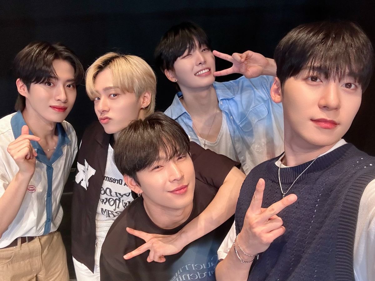 happyMAY486's tweet photo. 서호 생일축하해!! 5인으로 완벽해진 원어스의 무대를 기다리며..
#오늘은_말랑쫀득_섷쫀쿠의_날 
#Always_be_with_SEOHO https://t.co/bEQNUkFzbB