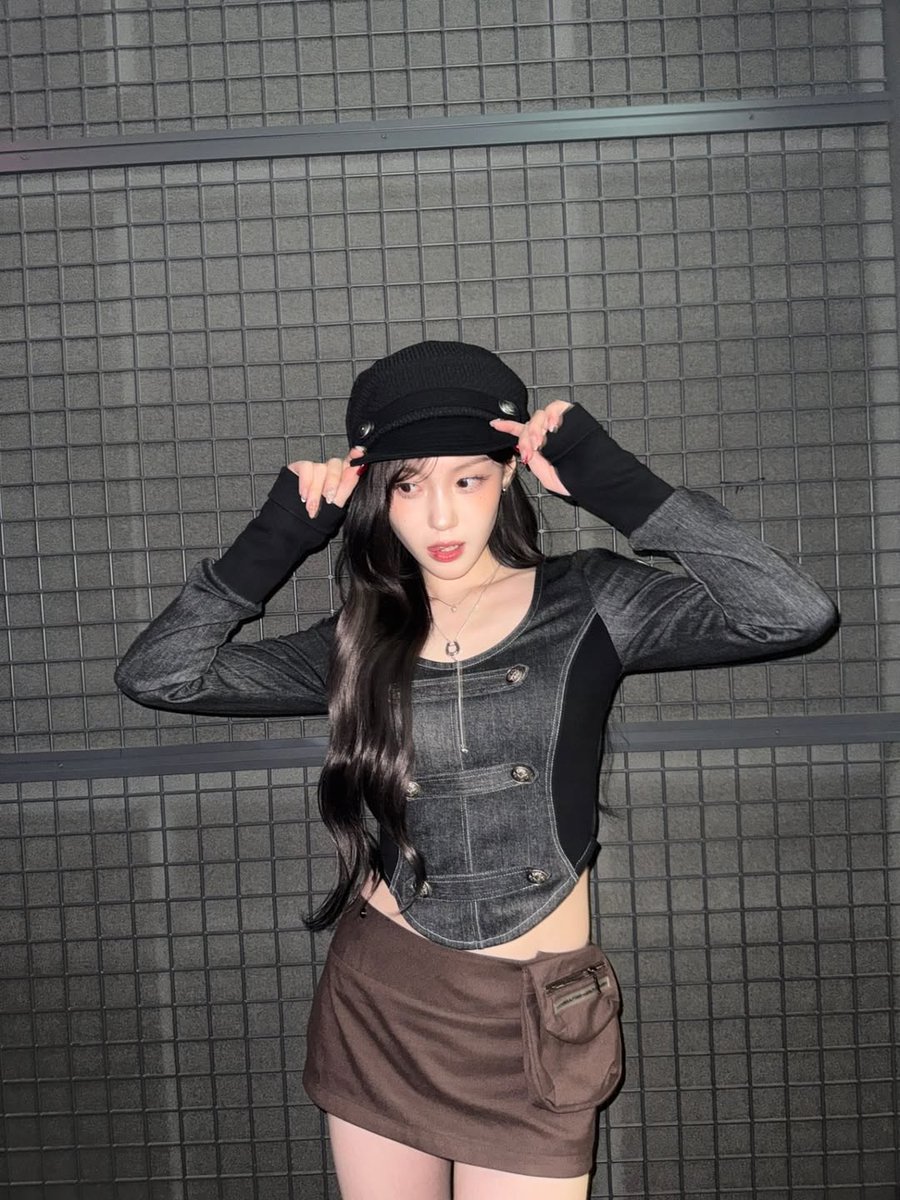 cheehyuna's tweet photo. Wrapped in obsidian hues, where confidence speaks before words ever do. Like the moon reigning over a darkened sky, true allure does not demand attention. It commands it effortlessly. 🖤 https://t.co/B9kQphFJHE