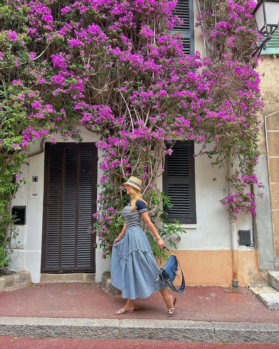 eunicewong46's tweet photo. When in St Tropez You need a top from St Tropez Smell the flowers 💐 https://t.co/ui4bMUZFqI