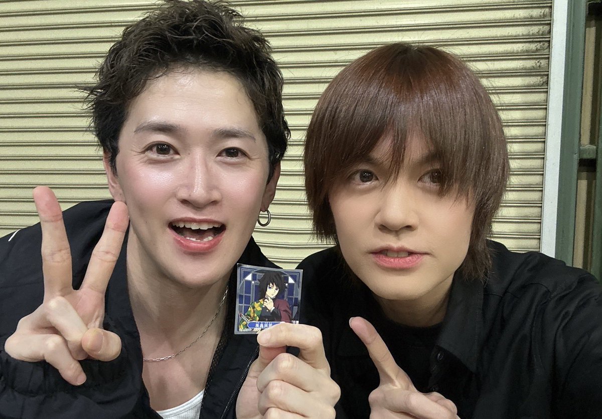 Kenji_Staff's tweet photo. 浦井です！
「舞台『鬼滅の刃』柱稽古・無限城 突入」、連日の通し稽古も、ダブルキャストどちらも通しまして、僕はこの座組のキャスト面子が大好きだなぁ！
ひとりひとり、人としても！
みんな本当に素敵な役者です！
#阪本奨悟
#髙橋颯
#チャンへ　
#高橋駿一
#舞台鬼滅の刃 https://t.co/AWFAKKCTKU