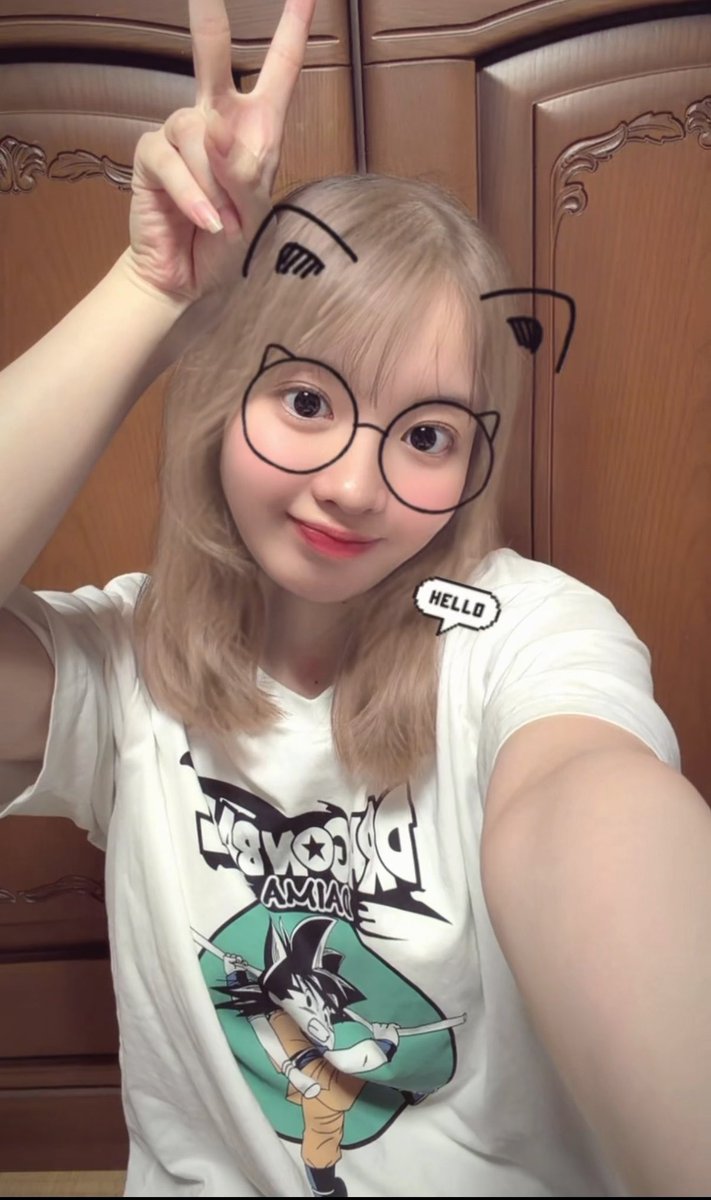 asu0203ka's tweet photo. 配信ありがとうでした😻
TikTokの髪色変わるエフェクトこれ！！です！！言うてたの🫶🏻︎すき！！ https://t.co/Bti7OqdvPC