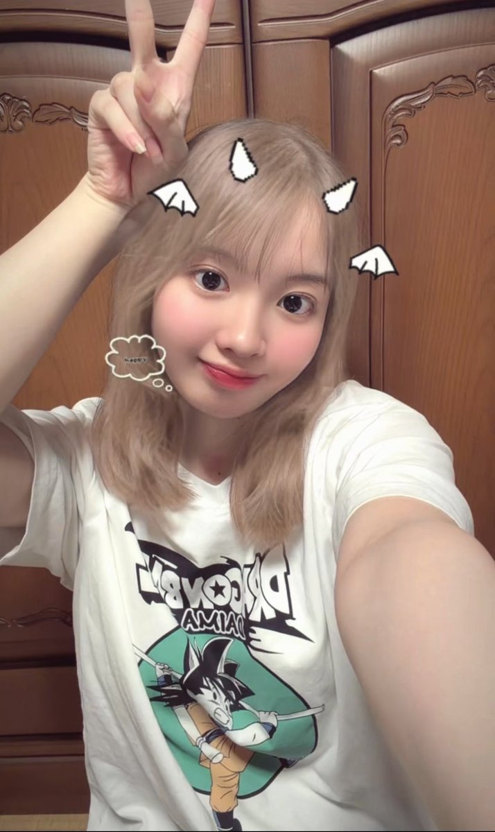 asu0203ka's tweet photo. 配信ありがとうでした😻
TikTokの髪色変わるエフェクトこれ！！です！！言うてたの🫶🏻︎すき！！ https://t.co/Bti7OqdvPC