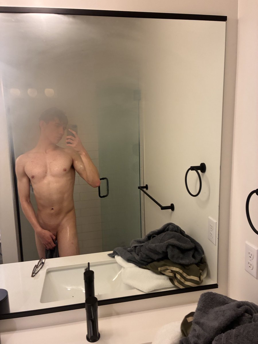 OnlyGageSimms's tweet photo. Wish I would I would drop the towel now wouldn’t u? https://t.co/FgyBxYJIj0
