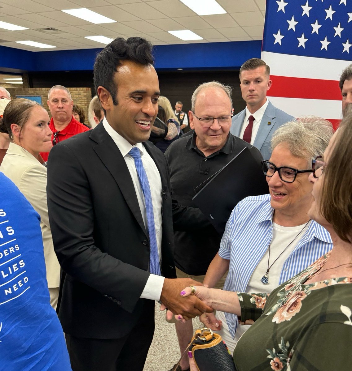 VivekGRamaswamy's tweet photo. Lower costs. Bigger paychecks. Better schools. Met a lot of Republicans, Independents, and even a few Democrats who are ready to see us make it happen. 🙏 https://t.co/UoohCYQ0uo