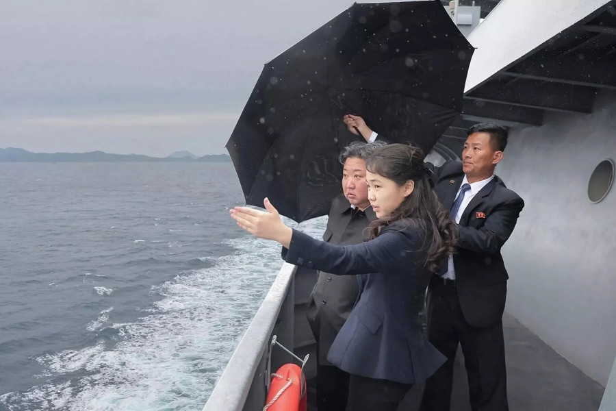 ChinaTimesX's tweet photo. Kim Jong Un: Building a naval fleet capable of delivering a decisive blow to enemies both above and below the water's surface is one of the key objectives of the ruling party's five-year defense development plan. https://t.co/E7lPiQj108